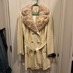 Vintage 70s 1970’s cream leather double breasted trench coat real fur collar